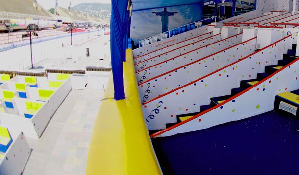 Liga Independente das Escolas de Samba (Liesa) do Rio de Janeiro começou a receber  os pedidos de reservas para aquisição de camarotes e box especial para o Carnaval 2016; desfile já contabiliza mais de 500 pedidos de reservas para os camarotes da Marquês de Sapucaí, cujos valores variam de R$ 31 mil até R$ 120 mil; desfiles começam na primeira semana de fevereiro