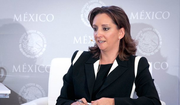 Governo do México entregou nesta segunda-feria, 14, ao Egito uma nota diplomática de protesto contra o ataque aéreo por engano que matou 12 pessoas, incluindo dois mexicanos, e deixou outras feridas; chefe da diplomacia mexicana, Claudia Ruis Massieu, adiantou que o Governo egípcio lhe comunicou ter sido constituído um "comitê de investigação" dirigido pelo primeiro-ministro em funções; Massieu exigiu a realização de uma "investigação expedita, exaustiva e de fundo, e que se proporcione sem demora uma explicação objetiva que estabeleça os factos e as responsabilidades que daí derivarem"