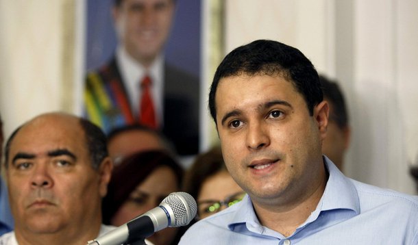 Prefeito de São Luís, Edivaldo Holanda Júnior (PDT), afirmou que a capital maranhense perderá receitas que chegam a 22% do Fundo de Participação dos Municípios (FPM); índice representa cerca de R$ 5 milhões dos repasses do FPM; de acordo com Edivaldo, a expectativa era de uma queda de no máximo 2%; apesar da queixa, prefeito destacou que a situação pode ficar ainda mais difícil caso o pacote de medidas econômicas anunciado esta semana pelo governo federal não funcione como o esperado: "Estaremos fritos", disse