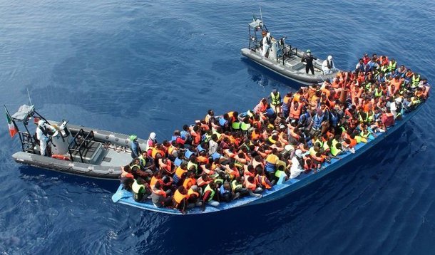 Os estados dispostos a fechar as portas aos refugiados sírios são o Arizona, Alabama, Arkansas, a Carolina do Norte, Carolina do Sul, Flórida, Geórgia, Ilinóis, Idaho, Indiana, Iowa, o Kansas, a Luisiana, o Maine, Michigan, Mississipi, Massachusetts, Nebrasca, Nova Jersey, o Novo México, Ohio, Oklahoma, Tennessee, o Texas e Wisconsin, dirigidos por governadores do Partido Republicano; a lista inclui ainda o estado do New Hampshire, liderado por uma governadora democrata, o mesmo partido de Barack Obama