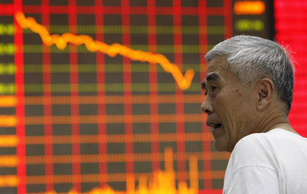 Crescimento ficou em 7,3%, um décimo menos do que o anunciado pelo Executivo no começo do ano - o menor aumento registrado pela China em 24 anos, desde 1990; revisão foi anunciada em um momento delicado para a economia chinesa, após um período de vaivéns nas bolsas do país que semearam dúvidas na comunidade internacional sobre a estabilidade da segunda maior economia mundial