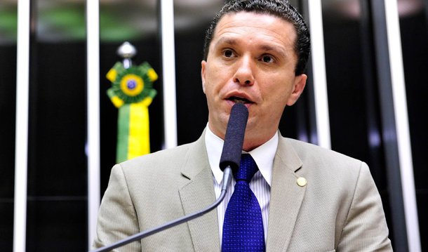 O PRB entrou com um mandado de segurança no STF para que o deputado federal Fausto Pinato (PRB-SP) seja reconduzido ao posto de relator do processo de cassação do mandato do presidente da Casa, Eduardo Cunha (PMDB-RJ); o partido alega que Pinato foi afastado de forma ilegal e arbitrária da relatoria do processo contra Cunha no Conselho de Ética e Decordo Parlamentar da Câmara