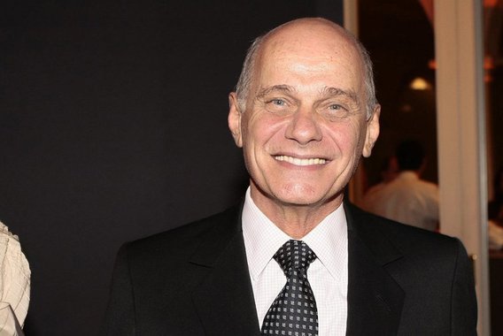 Pesquisa anual das agências Jornalistas &amp; Cia e MaxPress sobre o jornalista mais admirado pelo púbico brasileiro apontou o jornalista Ricardo Boeacht, âncora da Band News FM e do "Jornal da Band", em primeiro lugar; seu programa diário no rádio, Boechat comemorou a vitória na pesquisa pelo segundo ano seguido - ele já havia sido escolhido como o mais admirado pelo público em 2014: "Muito obrigado. Tive a alegria de conquistar esse bicampeonato"; pesquisa indicou mais de três mil profissionais entre os mais admirados e recebeu um total de 48 mil votos na internet de todas as partes do Brasil