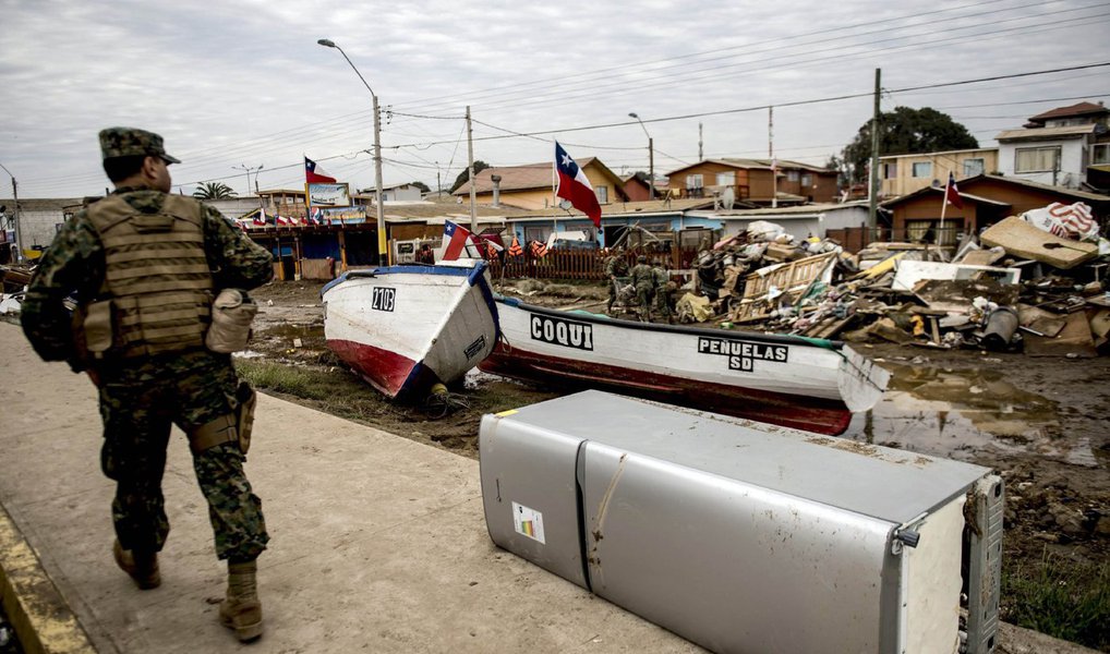 Abalo sísmico alcançou 6,5 de magnitude balançou prédios da capital chilena, Santiago, epicentro do tremor foi localizado a 144 quilômetros da cidade de Valparaíso; na última quarta-feira, um terremoto de 8,3 de magnitude atingiu a cidade portuária de Coquimbo, deixando 13 mortos
