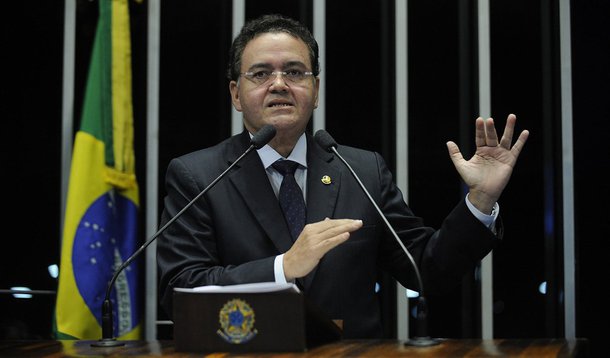 O Maranhão tem uma vocação para a agroindústria, inclusive para fazer o duplo uso da terra: produzir alimentos e energia, avalia o senador Roberto Rocha (PSB-MA), que defende a verticalização da cadeia produtiva e a agregação de valor aos produtos no próprio estado como forma de promover a inclusão social simultaneamente ao crescimento econômico