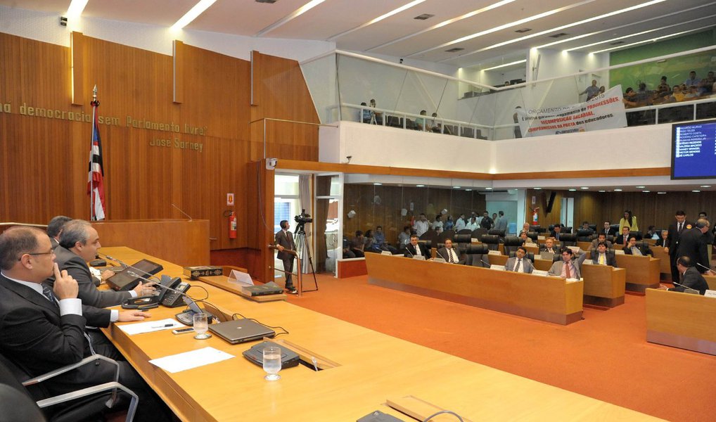Deputados estaduais aprovaram um projeto de lei que autoriza o Poder Executivo a ter um crédito especial de R$ 79,7 milhões à Secretaria de Estado do Desenvolvimento Social (Sedes); de acordo com a Mensagem encaminhada à Assembleia Legislativa pelo governador Flávio Dino, os recursos destinam-se à criação de dotações orçamentárias para novos programas da área social do governo estadual; Dino informa que Executivo está criando as ações "Renascer" e "Mais Bolsa Família Escola", vinculadas à Sedes, para promover a inclusão das crianças e dos adolescentes