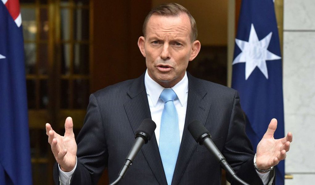 "A Austrália continua comprometida com o esforço internacional de conter o Estado Islâmico, que ameaça a estabilidade no Iraque e Oriente Médio e a segurança de australianos em casa e na nossa região", afirmou o premiê Tony Abbot a repórteres em Canberra