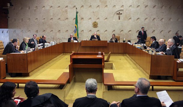 Segundo a colunista Mônica Bergamo, de acordo com um dos mais antigos magistrados do STF, já está sendo formada maioria para manter o consumo de drogas como crime, ainda que o usuário não vá preso; ele prevê um placar de pelo menos seis votos pela manutenção da lei, podendo chegar a até oito votos