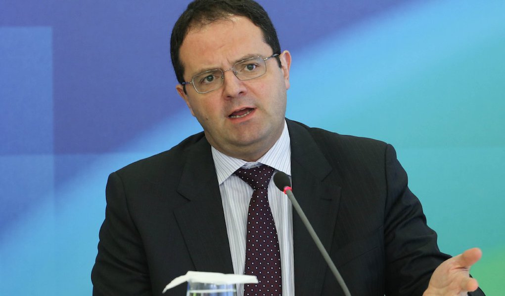 Ministro do Planejamento confirmou a previsão do déficit no Orçamento de 2016, após reunião com parlamentares do PP para discutir o texto; declaração foi uma resposta a observações do relator da matéria, deputado Ricardo Barros (PP-PR), que apontou "falhas" na peça enviada pelo Executivo, como a previsão de 1,2% da receita líquida corrente para emendas parlamentares, que foi definida pela equipe econômica em 1% e os recursos previstos para a Lei Kandir