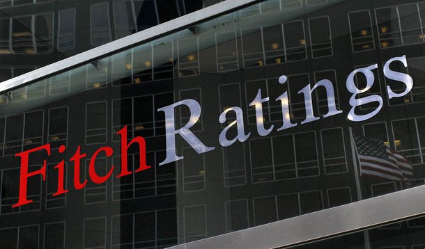 Membros da equipe econômica da presidente Dilma Rousseff avaliam que a agência de classificação de risco Fitch Ratings pode rebaixar a nota atribuída ao grau de investimento do Brasil e deixar a perspectiva "estável"; "(A Fitch) deve fazer um ajuste como a Moody's, talvez cortando uma nota, mas ficando com (a perspectiva) estável. Dará um tempo para ver como esse processo (das condições macroeconômicos e incertezas políticas do país) vai transcorrer nos próximos meses", disse uma fonte ligada equipe econômica do governo