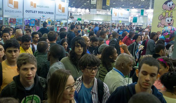 Para os organizadores da Bienal do Livro no Rio, o mercado editorial direcionado a este segmento mostra força com variedade de livros e presença de autores em contato direto com os leitores; a diretora do evento, Tatiana Zaccaro, considera que essa é uma garantia de manutenção do leitor no futuro; "Espero que sim", disse