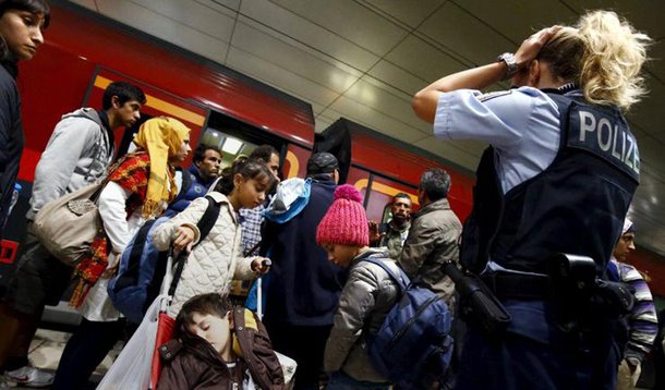 Primeira-ministra alemã, Angela Merkel, afirmou que os refugiados e imigrantes que se dirigirem ao país com o intuito de buscar uma vida melhor em trmos econômicos mas que não estão fugindo da guerra não serão recebidos; "Aqueles que não estão fugindo de perseguição política ou guerra, mas estão vindo até nós por necessidades econômicas, não poderão ficar na Alemanha", disse Merkel