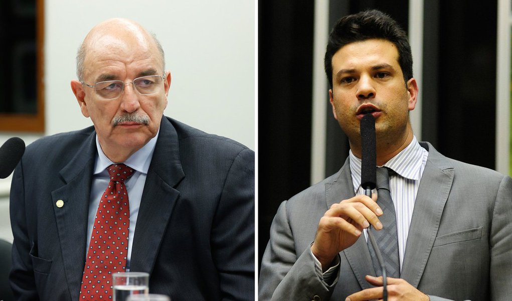 Deputados da ala pró-impeachment do PMDB protocolaram na Mesa Diretora nesta quarta-feira 9 pedido com 34 assinaturas para que o deputado Leonardo Quintão (MG) assuma a vaga de líder da bancada; estopim foi a insatisfação do grupo com as indicações feitas por Leonardo Picciani para a comissão especial do impeachment; "Vai pagar o preço de não ter sido líder da bancada, mas do governo", disse Osmar Terra (PMDB-RS); Picciani minimizou o movimento contra ele; "Falar é uma coisa, fazer é outra. Tenho convicção de que não possuem votos para isso"