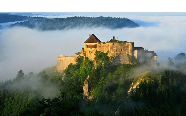 A Rota das Abolições é hoje um rico e estimulante itinerário turístico da França. Lançada em 2004, na província da Franche-Comté, ela traça o roteiro de personagens, lugares e situações que foram fundamentais nos processos de abolição da escravidão.