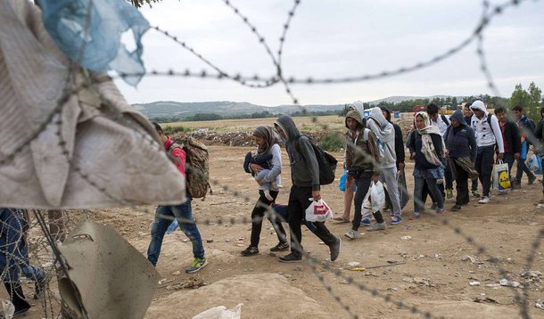 Mais de meio milhão de migrantes cruzaram as fronteiras da União Europeia (UE) desde o início do ano, quase o dobro dos 280 mil contabilizados ao longo de 2014, informou hoje a agência europeia de controle de fronteiras (Frontex); "mais de 500 mil migrantes foram detectados em fronteiras europeias nos primeiros oito meses deste ano, depois de em agosto ter sido registado o quinto recorde consecutivo, com 156 mil pessoas atravessando fronteiras europeias"