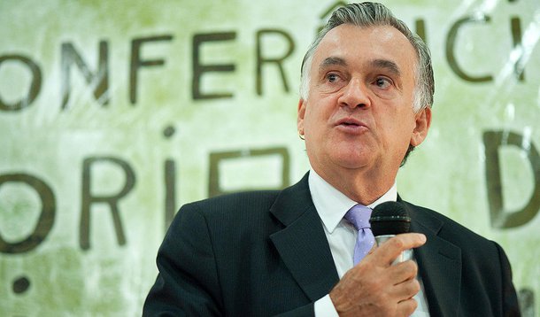 “Ela não sinalizou e, por não ter sinalizado, eu não acredito que vá haver. É um rumor que até tem uma base, alguém propôs, mas não acredito nessa possibilidade de fusão. Seria um retrocesso muito grande”, afirmou o ministro da Cultura, Juca Ferreira; “Sob o ponto de vista gerencial e administrativo, é importante que funcionem separado, porque têm as tecnologias de patrimônio, as tecnologias de museus, toda a vida do mundo artístico que precisa ser agilizada e as questões do campo da cultura popular. Se você funde, reduz a capacidade do Estado de tratar com a profundidade que a área cultural merece"