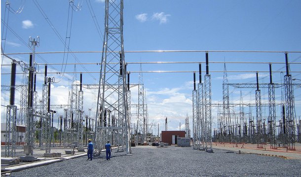 Tribunal de Contas da União (TCU) autorizou que o Ministério de Minas e Energia (MME) renove as concessões de 39 empresas distribuidoras de energia elétrica, em vez de fazer novas licitações; renovação, porém, está condicionada ao cumprimento de requisitos de qualidade na prestação do serviço; "A realização da licitação de todas as concessões, na atual conjuntura econômica e política, traz riscos significativamente maiores à continuidade dos serviços e à própria segurança energética do que a opção pela prorrogação", justificou o ministro José Múcio