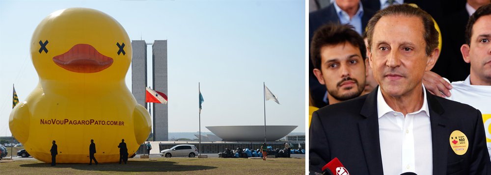 Manifestantes colocaram um pato inflável amarelo de 12 metros de altura em frente ao Congresso Nacional nesta quinta-feira; ação faz parte da campanha contra o aumento de impostos "Não vou pagar o pato", promovida pela Fiesp; "Essa é uma manifestação da sociedade brasileira contra o aumento de impostos. Se resolvesse o problema do Brasil aumentar impostos, o Brasil não teria problema nenhum porque a arrecadação de impostos este ano será de R$ 2 trilhões. É muito dinheiro", declarou o presidente da Fiesp, Paulo Skaf