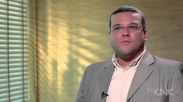“O ano de 2015 tem se caracterizado pela perda significativa de ritmo de crescimento da receita dos serviços”, afirma Fabio Bentes, economista da Confederação Nacional do Comércio de Bens, Serviços e Turismo (CNC); queda acumulada no ano é de 6,4%