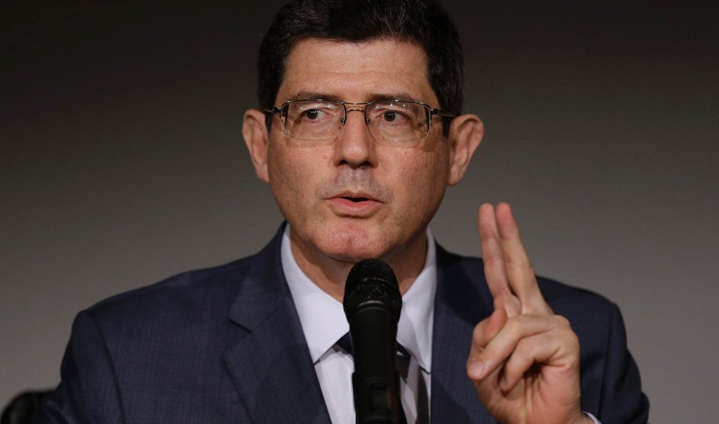 Os presidentes das principais companhias aéreas brasileiras pediram nesta quinta (1º) ao ministro da Fazenda, Joaquim Levy, a redução do preço do querosene de aviação, cujo custo aumentou 50% este ano por causa da alta do dólar; eles pediram que o governo revise a política de preços para o combustível, que está mais caro que a média internacional