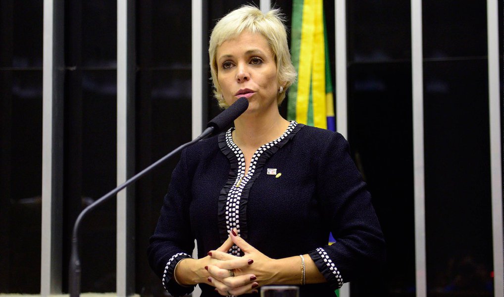 Filha do delator do mensalão, Roberto Jefferson, a deputada federal Cristiane Brasil (PTB) acaba de protocolar a PEC 125, que quer proibir a ‘reeleição por períodos descontinuados para cargos do Executivo’, desde prefeitos até presidente da República; a proposta tem a simpatia de todos os partidos da oposição, uma vez que tem como claro objetivo impedir uma nova candidatura a presidente de Lula