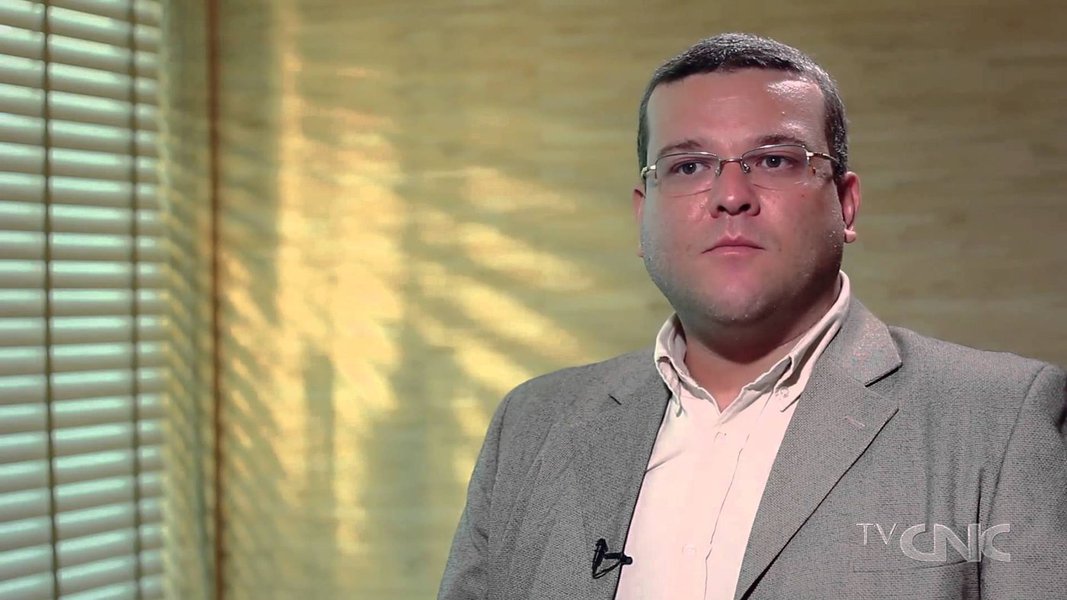 “O ano de 2015 tem se caracterizado pela perda significativa de ritmo de crescimento da receita dos serviços”, afirma Fabio Bentes, economista da Confederação Nacional do Comércio de Bens, Serviços e Turismo (CNC); queda acumulada no ano é de 6,4%