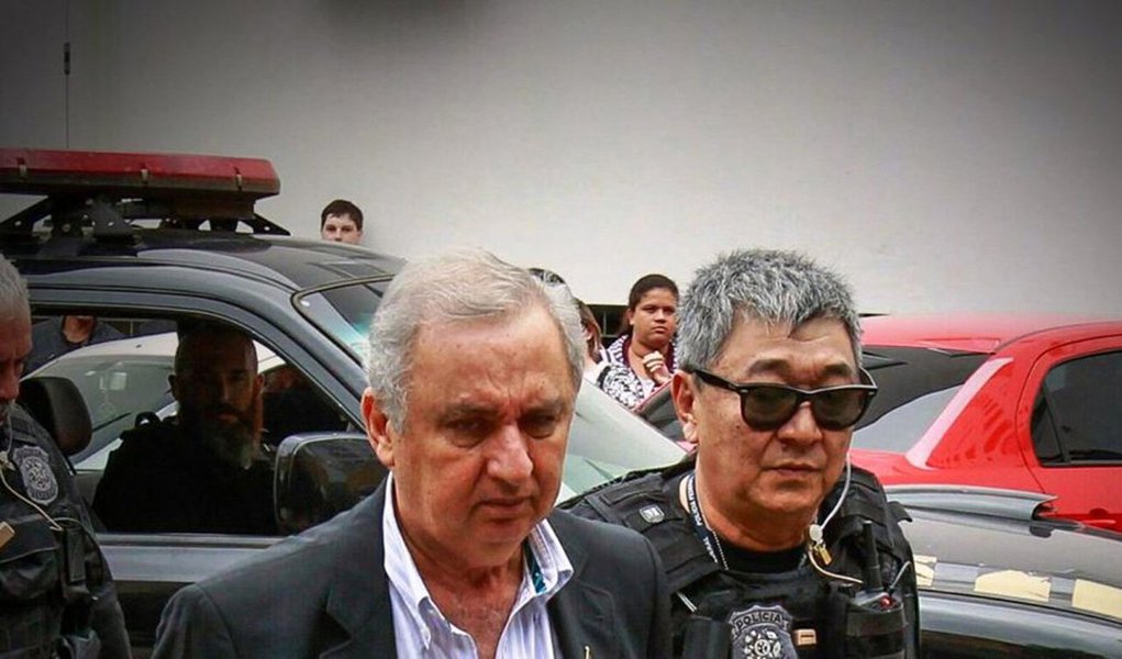 “Bumlai é bon vivant, nascido em berço chique e sem ideologia. Amigo de ocasião. Ele falará”, teria dito uma importante autoridade da operação Lava Jato, segundo a colunista Natuza Nery, sobre o empresário José Carlos Bumlai, preso ontem; investigadores do caso apostam na personalidade do pecuarista como estímulo para uma delação premiada