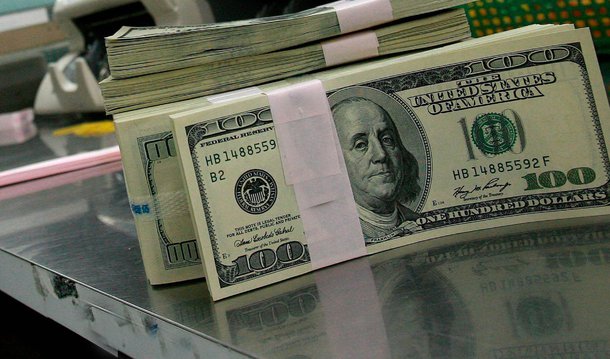 O dólar fechou em queda de 1% sobre o real após o Banco Central aumentar sua intervenção no câmbio e em meio cenário renovado por risco nos mercados externos diante da alta das bolsas chinesas; moeda norte americana fechou em R$ 3,8190 na venda; intervenção do Banco Central nos chamados leilões de linha foi da ordem de US$ 3 bilhões
