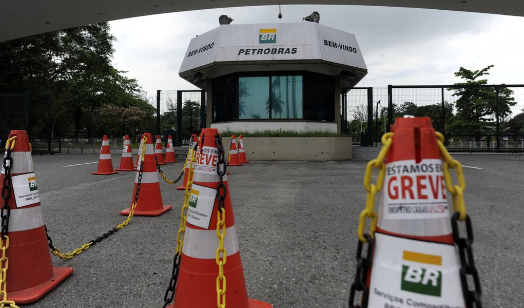 Índice é abaixo da inflação, segundo informou sindicato da categoria, que indica rejeição da oferta e conclama os trabalhadores à greve; a empresa também está propondo o congelamento dos valores de alguns adicionais, gratificações e benefícios, o que resultará em perdas significativas para os trabalhadores, de acordo com a federação