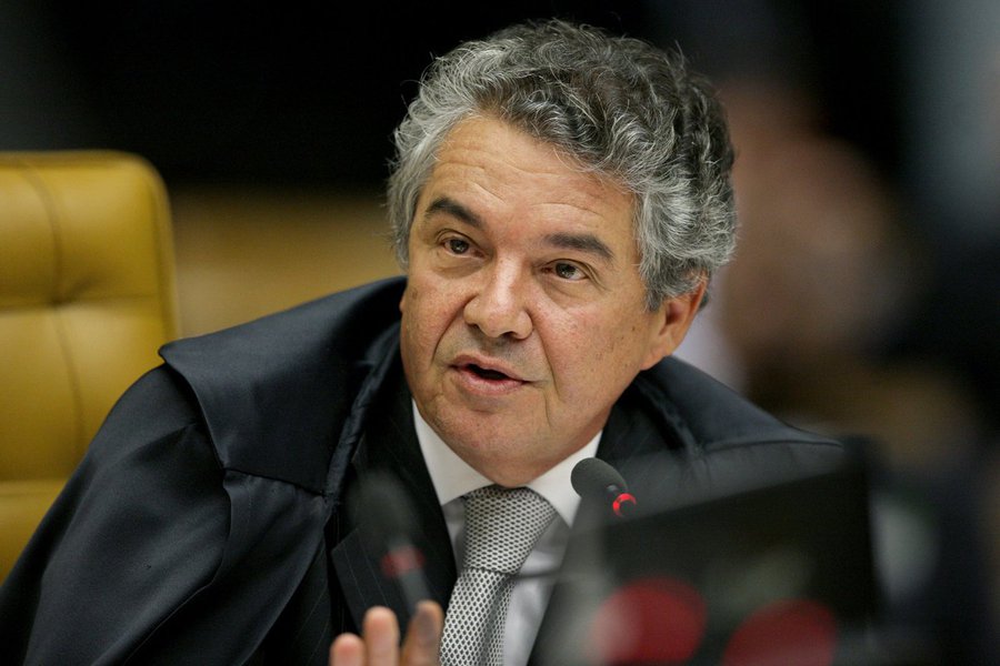 Ministro do STF Marco Aurélio Mello afirma também que há exageros na forma como a delação premiada está sendo utilizado no país: “Eu nunca vi tantas delações. Não se avança culturalmente assim"; ele ressalva não estar criticando a Polícia Federal, o Ministério Público e “muito menos o colega Sérgio Moro”; sobre Gilmar Mendes, diz que a “tônica muito ácida” em relação ao PT e ao próprio governo não é positiva ao país: “Eu fico triste, porque o ministro tem uma bagagem jurídica constitucional invejável, e acaba se desgastando com certas colocações. Não é bom. Não é bom para o Tribunal, não é bom para a cidadania brasileira e não é bom para ele principalmente, como julgador”, afirma