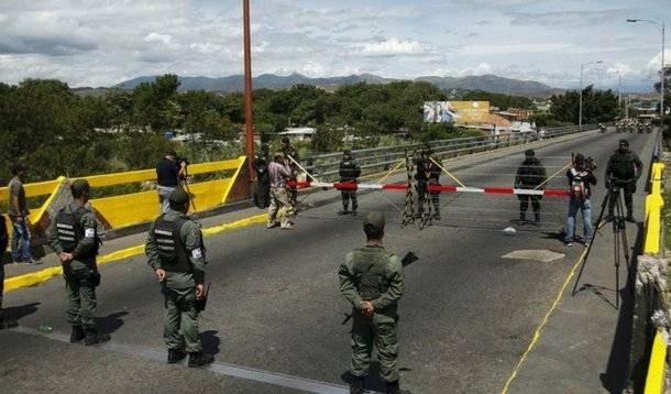 Outros 1.608 foram deportados., segundo a ONU,que admitiu, por meio de um comunicado, que “o número de pessoas que regressaram pode ser superior ao das estatísticas oficiais, já que se desconhece o total que chega à Colômbia através de travessias informais; crise fronteiriça começou no dia 19 de agosto último, com o fechamento da principal passagem entre as cidades de Cúcuta, na Colômbia, e San Antonio e Ureña, na Venezuela