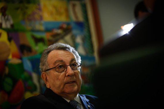 Confederação da Agricultura e Pecuária do Brasil (CNA) anunciou que irá apoiar o movimento a favor do impeachment da presidente Dilma Rousseff; nesta terça-feira (5), a CNA havia divulgado nota afirmando que o "governo da presidente Dilma Rousseff dá seguidas mostras de não reconhecer nem compreender a verdadeira natureza dos problemas que afligem o país... Diante de tudo isto fica cada vez mais claro que a presidente da República não tem mais a autoridade política para liderar o processo de reformas nem a capacidade de voltar a unir os brasileiros"; presidente da CNA, João Martins, afirmou que a confederação continuará mantendo um relacionamento institucional com o governo