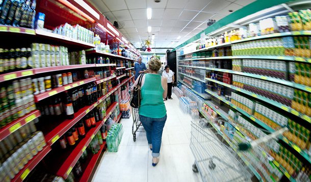 IBGE divulgou nesta sexta-feira, 8, que o Índice Nacional de Preços ao Consumidor Amplo (IPCA) subiu 0,43% em março, contra alta de 0,90% no mês anterior; com resultado de março, a alta acumulada do índice em 12 meses caiu a 9,39%, contra 10,36% de fevereiro; foi a primeira vez que o acumulado em 12 meses ficou no patamar dos 9% desde outubro, quando ficou em 9,93 e a taxa mais baixa desde junho, quando atingiu 8,89%