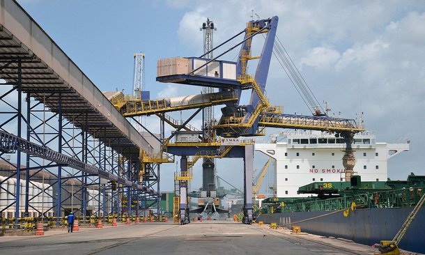 Com influência na integração regional que reúne mais de 50 milhões de habitantes conhecida como MATOPIBA (Maranhão, Tocantins, Piauí e Bahia), o recorde de movimentações do Porto do Itaqui em 2015 e os investimentos que, somados, ultrapassam R$ 1,35 bilhão até 2017, Porto de Itaqui vai impactar positivamente no desenvolvimento socioeconômico dessa nova fronteira agrícola do país; porto teve crescimento de 21% em movimentação de cargas em 2015 e fechou o ano com o recorde histórico de 21,8 milhões de toneladas
