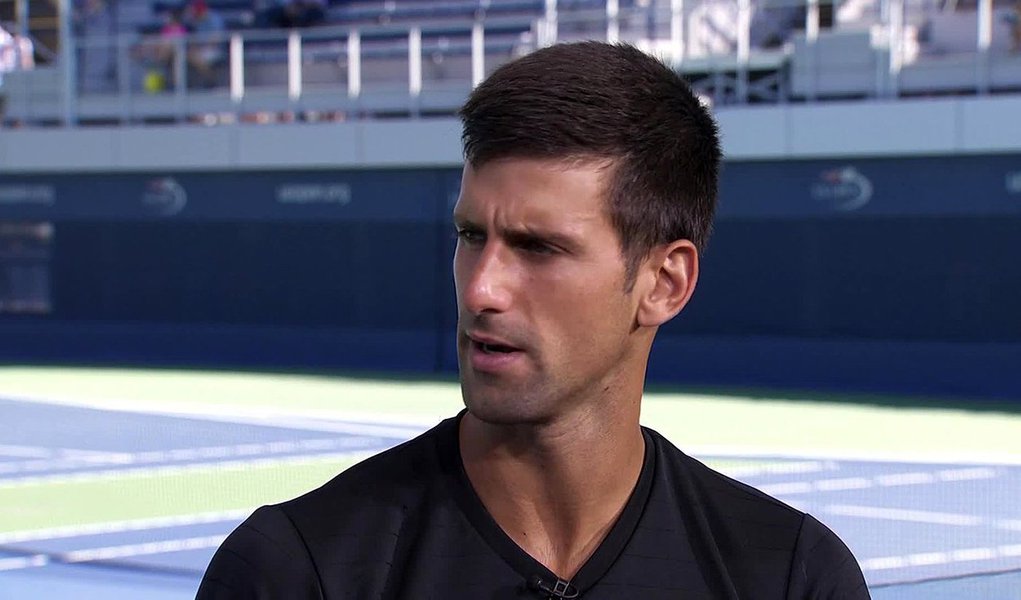 Número 1 do mundo, tenista sérvio entrou com uma ação contra o governo do estado do Rio de Janeiro por um contrato firmado em 2012 e que resultou em prejuízo de US$ 650 mil para o atleta; ele esteve no Brasil em novembro de 2012 para jogar contra Guga em uma partida comemorativa, em um evento organizado pelo Governo do Estado do Rio de Janeiro, e a Secretaria de Esporte e Lazer, por um cachê de US$ 1,1 milhão; no processo judicial iniciado em dezembro de 2015, alega ter recebido apenas R$ 450 mil