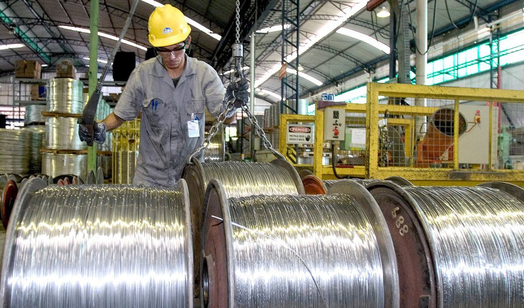 Segundo os dados da Pesquisa Industrial Mensal – Emprego e Salário (Pimes), divulgada nesta quinta-feira 18 pelo IBGE, essa foi a queda mais acentuada do indicador, desde o início da série histórica, em 2002