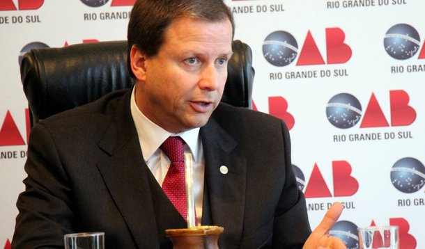 OAB decidiu apoiar a adoção de iniciativa pelo impedimento, fundamentando-se nas aludidas “pedaladas”, nas renúncias fiscais concedidas à Fifa para a realização da Copa (fato novo), além das referências acusatórias produzidas pelo senador Delcídio. Não havia, assim, qualquer fundamento jurídico sólido que justificasse o impeachment
 