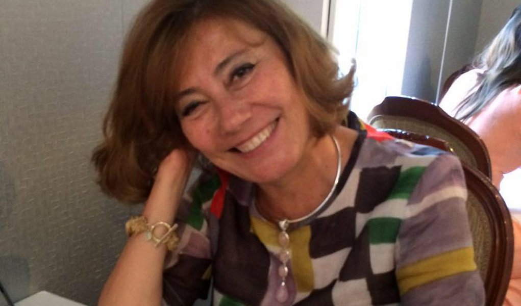 O economista Carlos Fernandes, que escreve para o DCM, afirma que "quanto mais avançamos no desenrolar do caso que envolve FHC , a sua ex-amante Mirian Dutra, contratos de trabalho fictícios, pagamentos de abortos, funcionárias fantasmas, além de chantagens e assédios morais e profissionais infligidos a ela, mais sombrios ficam os contornos que envolvem toda essa história"; ele chama a atenção para o contrato de Mirian com a Globo: "durante todo o período que permaneceu na Europa como correspondente, absolutamente nada do que Mirian fazia era aproveitado pela emissora e simplesmente não haviam demandas de qualquer natureza por parte da Globo. A única função que sua funcionária deveria exercer era a de não causar qualquer constrangimento que pudesse inviabilizar a reeleição de FHC"