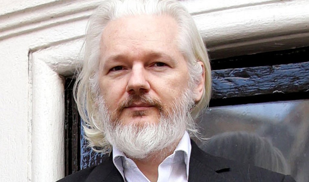 "Fundador do WikiLeaks, Julian Assange, deveria ser autorizado a sair livremente da embaixada do Equador em Londres e receber uma indenização por ter enfrentado o equivalente a uma detenção de três anos e meio", arbitrou uma comissão da ONU nesta sexta-feira; o australiano está abrigado na embaixada equatoriana desde junho de 2012 para evitar uma investigação de estupro na Suécia