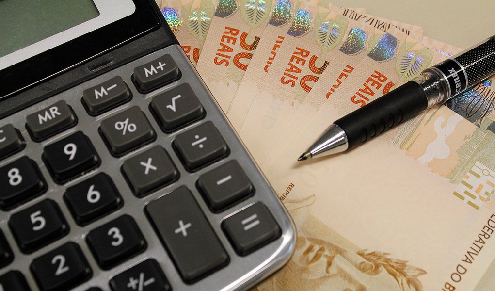 O Governo do Estado do Maranhão estabeleceu critérios para o comércio atacadista obter novos credenciamentos para utilização do benefício que oferece pagamento de apenas 2% nas vendas de mercadorias; mas para que isso ocorra é preciso estar adimplente com os tributos estaduais, ter feito a entrega regular da Declaração de Informações Econômico-Fiscais (DIEF), ser emitente regular de Nota Fiscal Eletrônica (NFe) e não ter praticado ação caracterizada como crime contra a ordem tributária, entre outras exigências