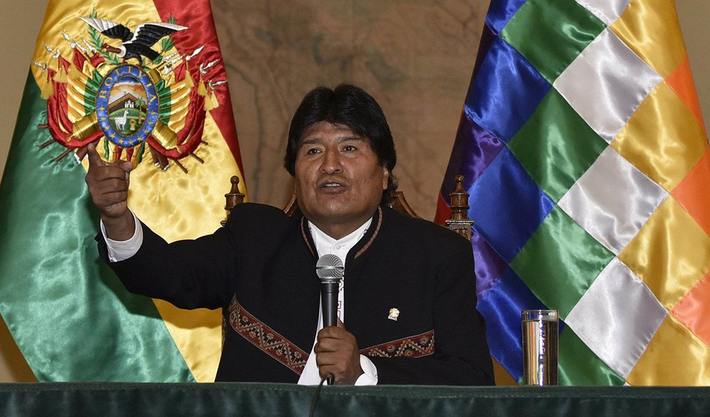 Presidente da Bolívia, Evo Morales, reconheceu a derrota no referendo que perguntava se a Constituição poderia ser modificada para autorizá-lo a concorrer a um quarto mandato em 2019; "Nós respeitamos os resultados... perdemos uma batalha, mas não seremos derrotados", afirmou Morales