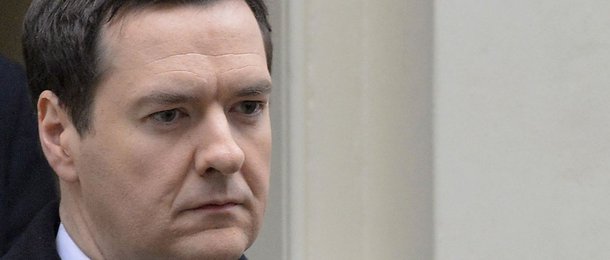 O Ministro das Finanças britânico, George Osborne, pressionou os líderes financeiros das 20 maiores economias para incluir o risco de a Grã-Bretanha deixar a União Europeia na sua lista de perigos para a economia mundial neste sábado, ganhando apoio explícito dos Estados Unidos; Britânicos vão votar em um referendo em 23 de junho sobre a possibilidade de deixar a UE, composta por 28 países; o primeiro-ministro britânico, David Cameron, negociou uma posição especial para a Grã-Bretanha no bloco para ajudar a convencer os céticos de que continuar no bloco é mais benéfico do que sair dele