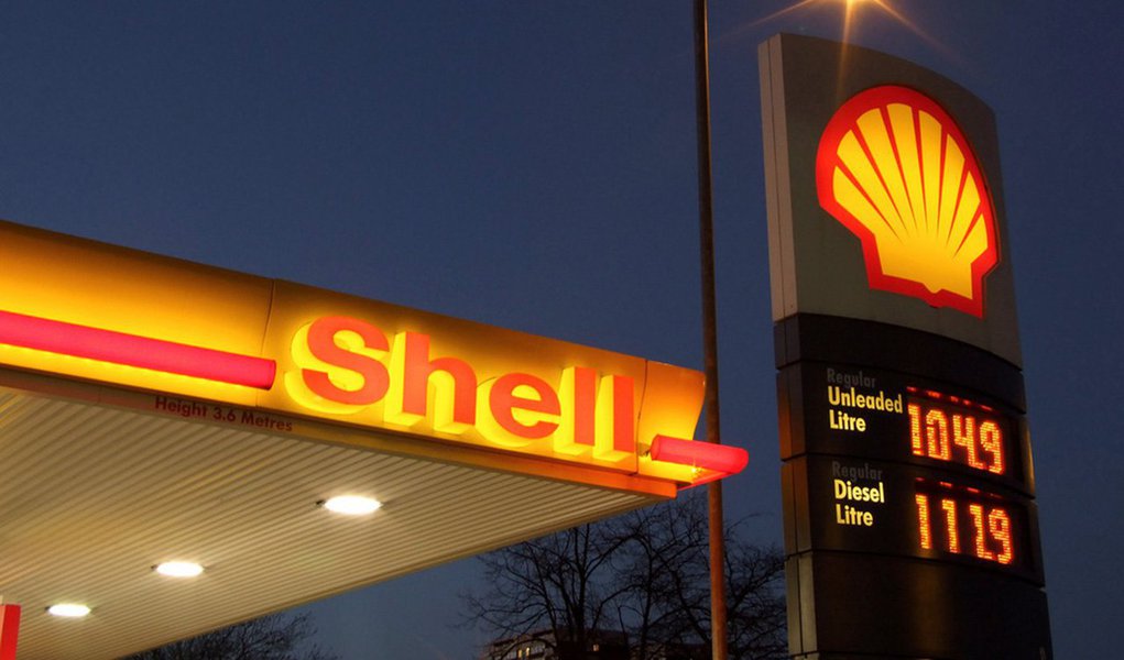 Maior petroleira da Europa, anglo-holandesa Shell informou nesta quinta-feira, 4, que planeja cortar 10 mil vagas de trabalho ao todo, numa redução que começou no ano passado e continuará ao longo de 2016; além disso, a companhia, que registrou queda de 87% na receita em 2015, disse que pretende vender US$ 30 bilhões em ativos