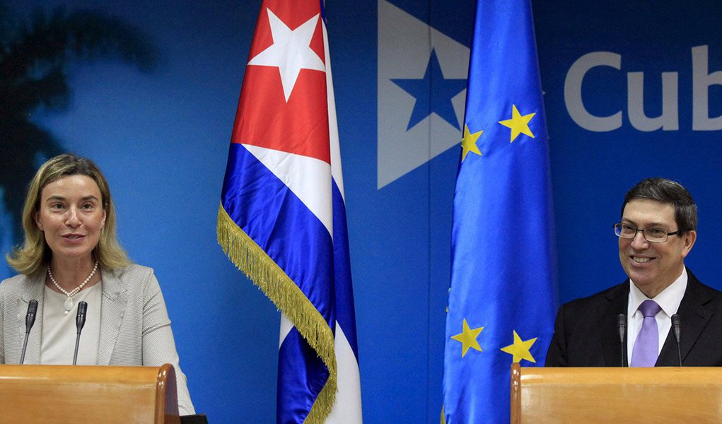 União Europeia e Cuba assinaram um acordo em Havana para estabelecer relações normais, abrindo caminho para uma cooperação econômica plena com o bloco de 28 países; "Este acordo inicia um novo capítulo na história das relações entre a União Europeia e Cuba", disse a representante de política externa da UE, Federica Mogherini