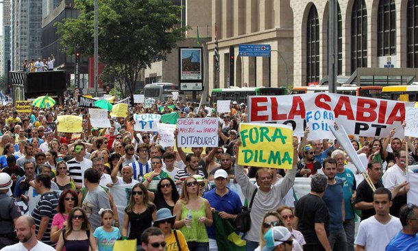 Não há como negociar com a direita, porque ela é predadora. Predadores não negociam a paz para o Brasil crescer por meio da negociação, do debate e do diálogo. Nem pensar. Golpistas não pensam, porque são golpistas