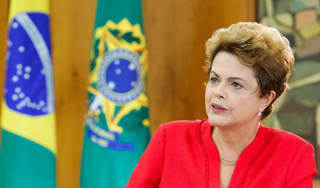 Na reunião com os líderes da base aliada na Câmara, presidente Dilma Rousseff reconheceu ‘erros do primeiro mandato’ no combate a desaceleração da economia e voltou a pedir o apoio à emenda constitucional de recriação da CPMF, como ‘única saída para recuperar o equilíbrio fiscal’; segundo ela, a PEC da reforma da Previdência deve ser enviada ao Congresso em 60 dias