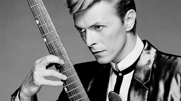 Astro mudou a histórica do rock e da cultura pop com sua arte heterogênea; seleção organizada pelo staff do jornal inglês The Telegraph reúne as 20 músicas essenciais de David Bowie, uma mostra do melhor de sua produção para lembrá-lo, conhecê-lo e compartilhá-lo; a segunda está em outro ponto do espectro, pois se trata de 10 canções pouco conhecidas, mas igualmente geniais do compositor, joias que talvez nos passaram despercebidas