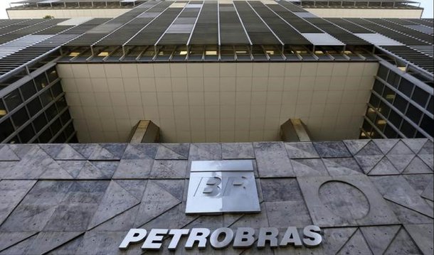 Às 15h45, o Ibovespa, principal indicador da Bolsa de Valores de São Paulo, subia 2,64%, a 38.488 pontos; ações da Petrobras operavam em alta perto do mesmo horário; ação preferencial (PETR4) tinha ganhos de 7,38%, a R$ 4,51; já o papel ordinário (PETR3) tinha alta de 10,07%, a R$ 6,56