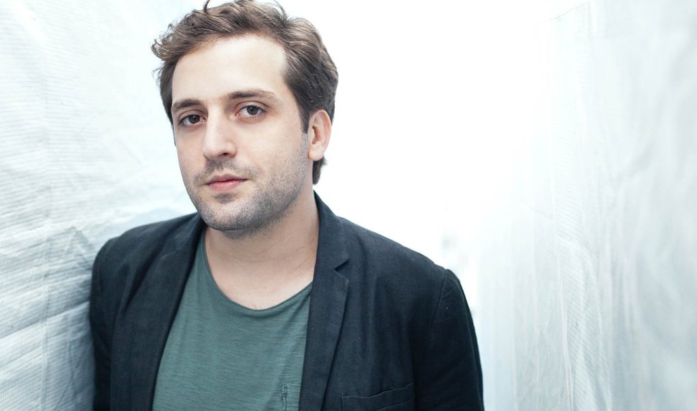 Nunca foi tão urgente quanto agora fazer humor, afirma o ator, escritor e humorista, preocupado em firmar um diálogo com quem defende o impeachment da presidenta Dilma Rousseff; confira sua entrevista exclusiva a Helder Lima, da Rede Brasil Atual