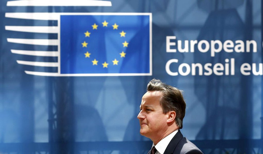 Apoio à saída da Grã-Bretanha da União Europeu se manteve em 49 por cento, 2 pontos à frente da campanha pela permanência no bloco de 28 membros, mostrou pesquisa de opinião do instituto ORB para o jornal The Daily Telegraph nesta terça-feira; Grã-Bretanha vai realizar um referendo sobre a permanência na UE em 23 de junho